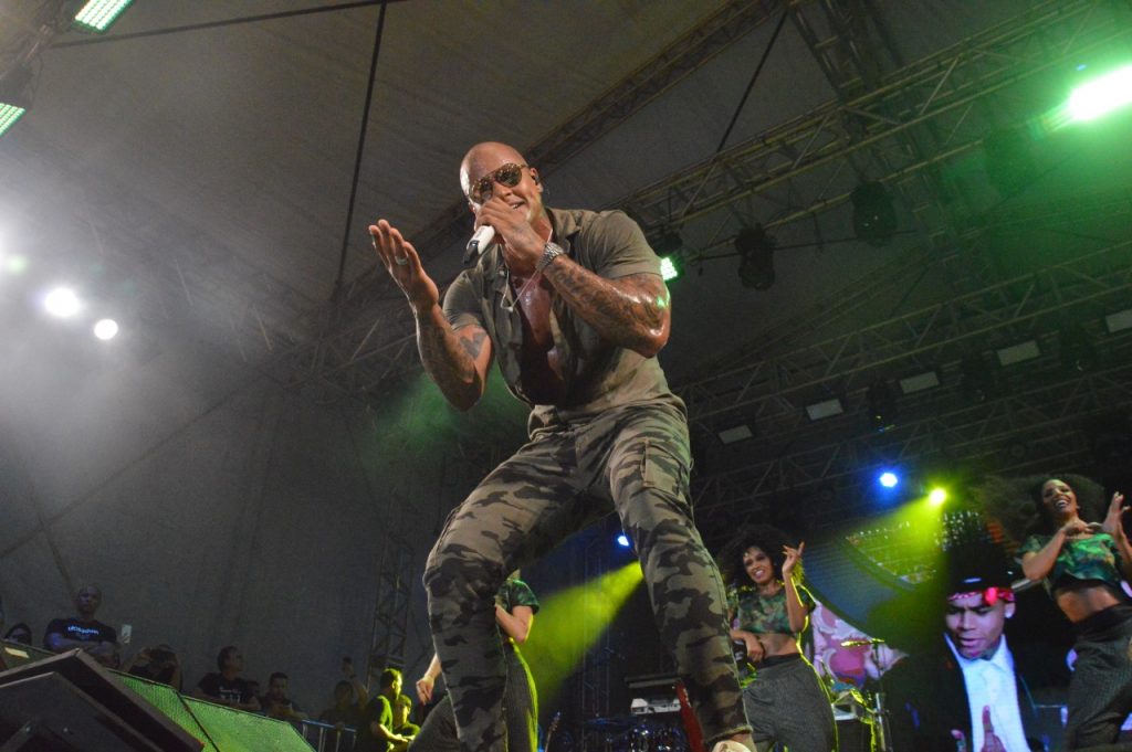 FOTOS: Veja imagens do show de Léo Santana no Natal em Natal - Agora RN