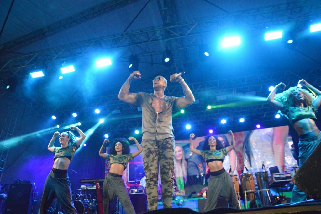 FOTOS: Veja imagens do show de Léo Santana no Natal em Natal - Agora RN