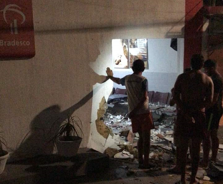 Bando explode caixa eletrônico e provoca pânico em Tibau do Sul - Agora RN