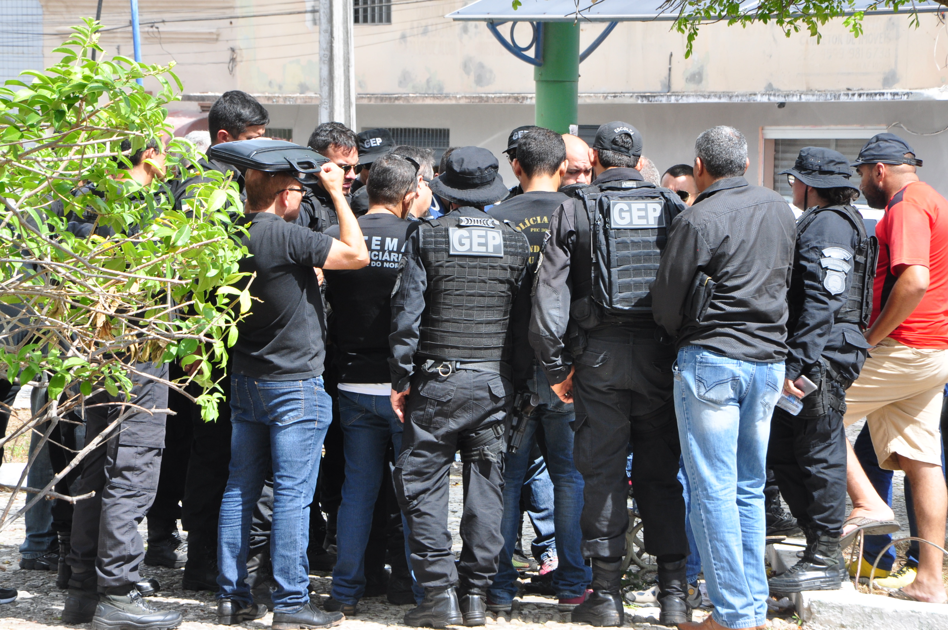 Agentes penitenciários marcam assembleia para definir se entram em greve