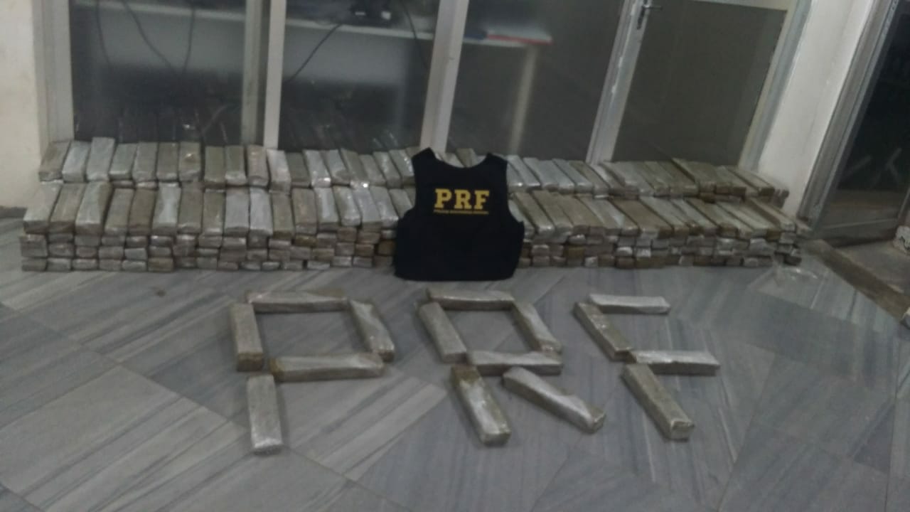 PRF apreende cerca de 300 Kg de maconha na BR-304, em Macaíba