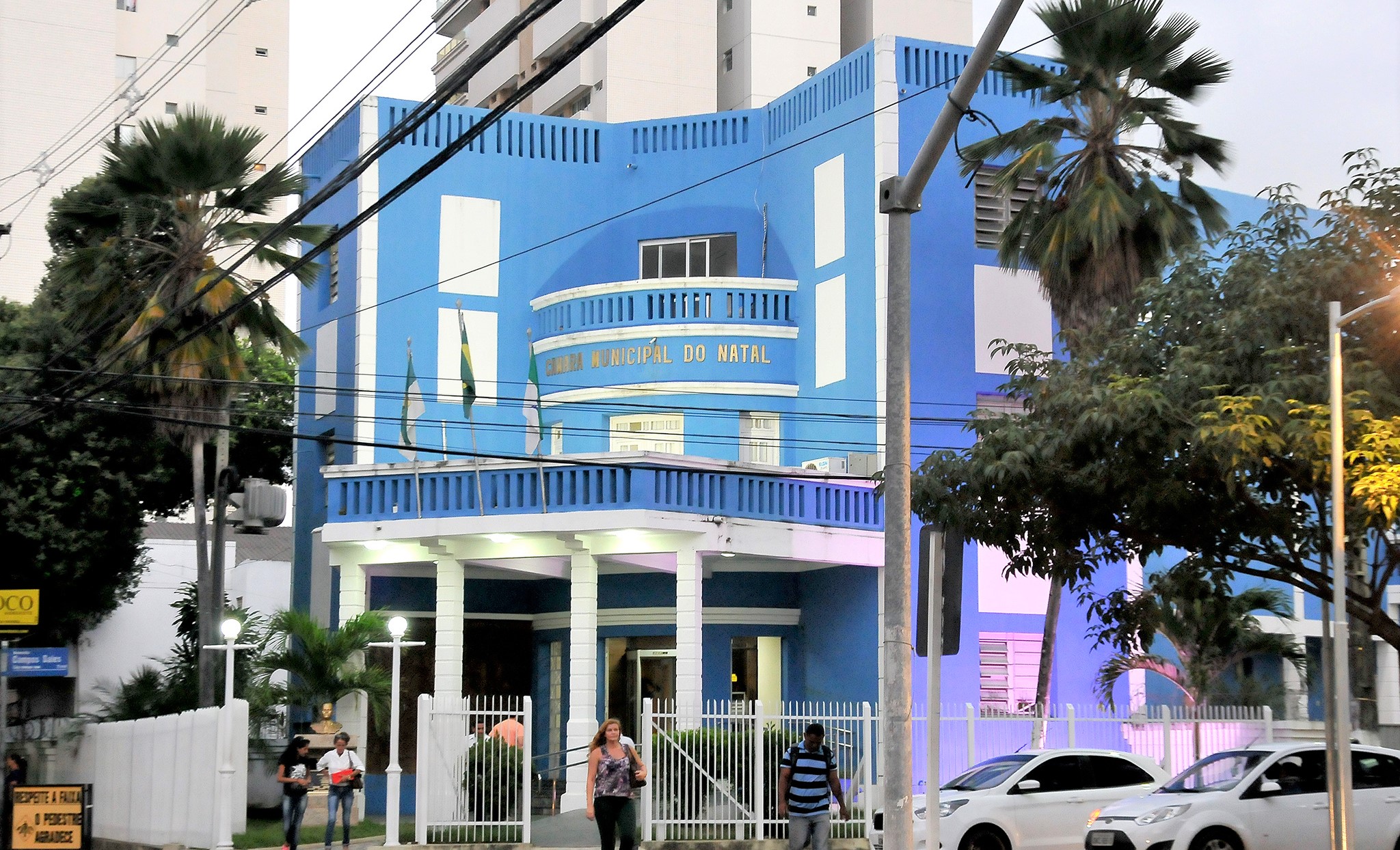 Taxistas e motoristas de aplicativos divergem sobre regulamentação do transporte privado em Natal