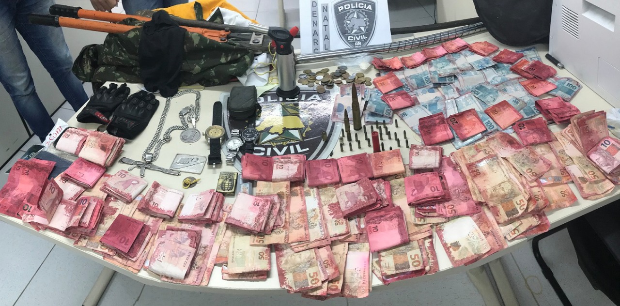 Denarc apreende cédulas tingidas em casa no Passo da Pátria