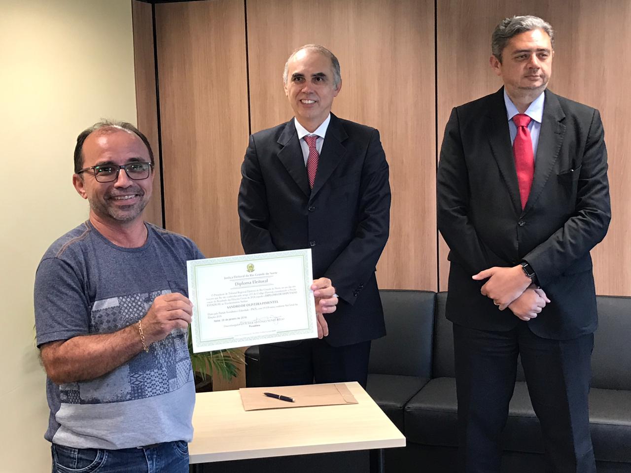 Após vencer batalha judicial, Sandro é diplomado deputado pelo TRE-RN - Agora RN