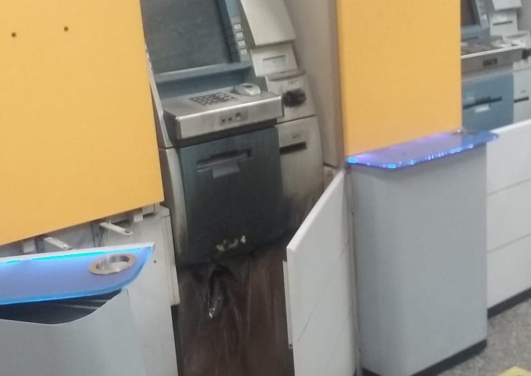 Criminosos tentam arrombar caixa do BB na Engenheiro Roberto Freire