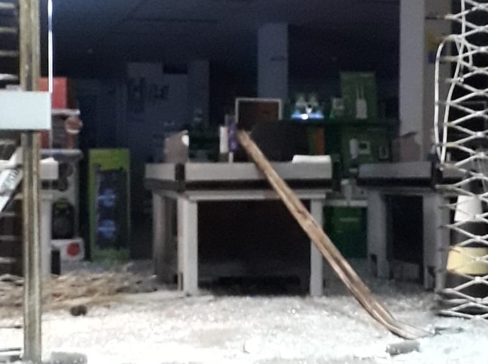 Bandidos rendem moradores de rua para arrombarem loja de informática em Natal