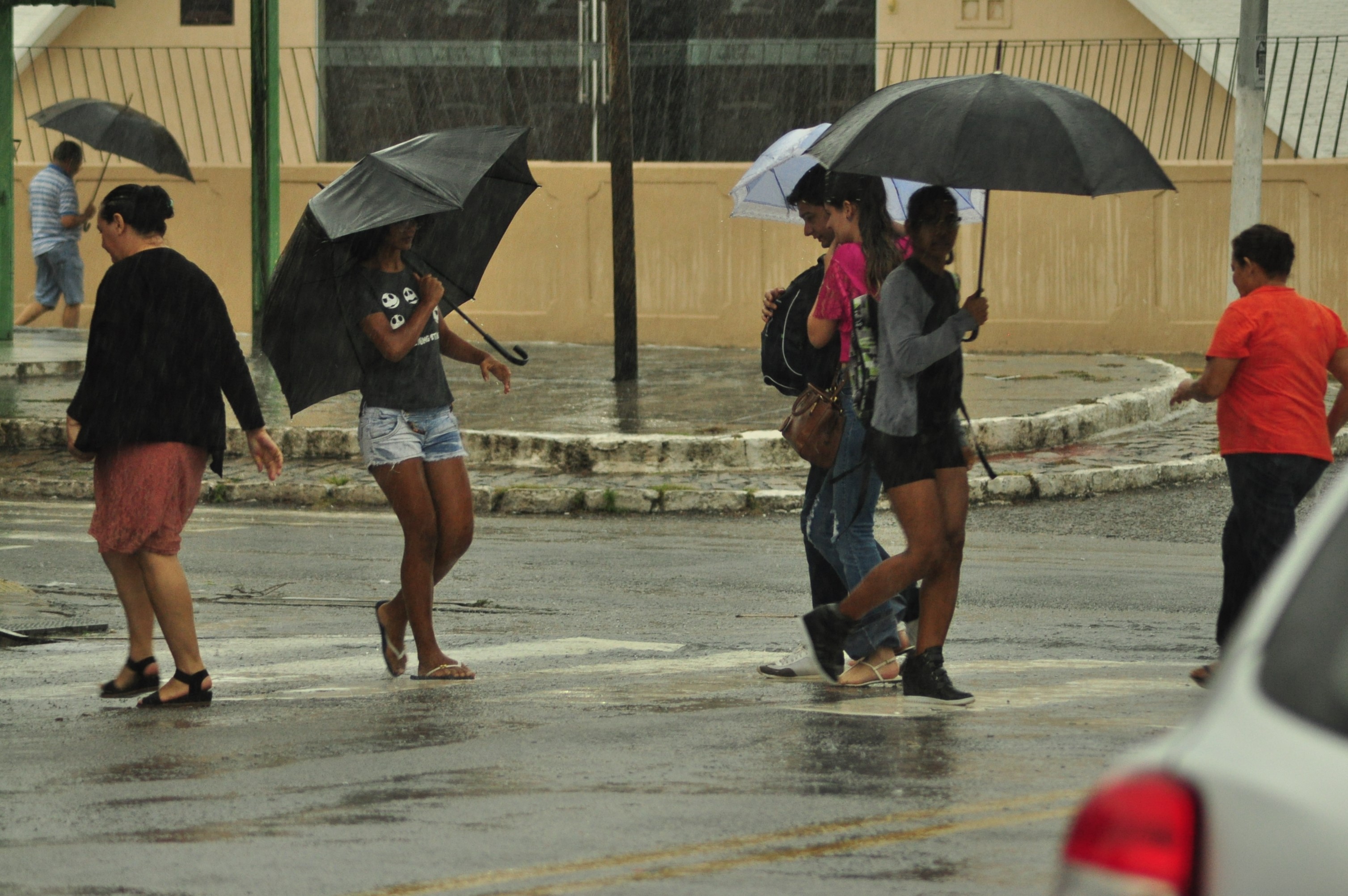 Prefeitura de Natal é condenada a pagar R$ 30 mil por alagamento em residência após chuvas - Agora RN