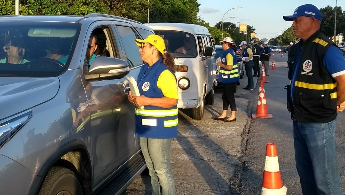Licenciamento de carros de placas com terminação 3 e 4 deve ser pago nesta semana - Agora RN
