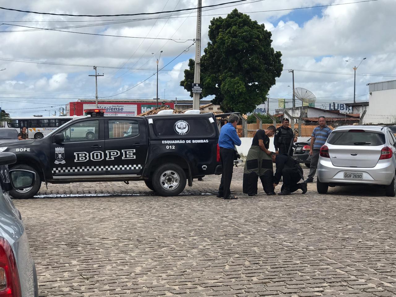Esquadrão Antibombas recolhe explosivo guardado dentro de delegacia em Parnamirim