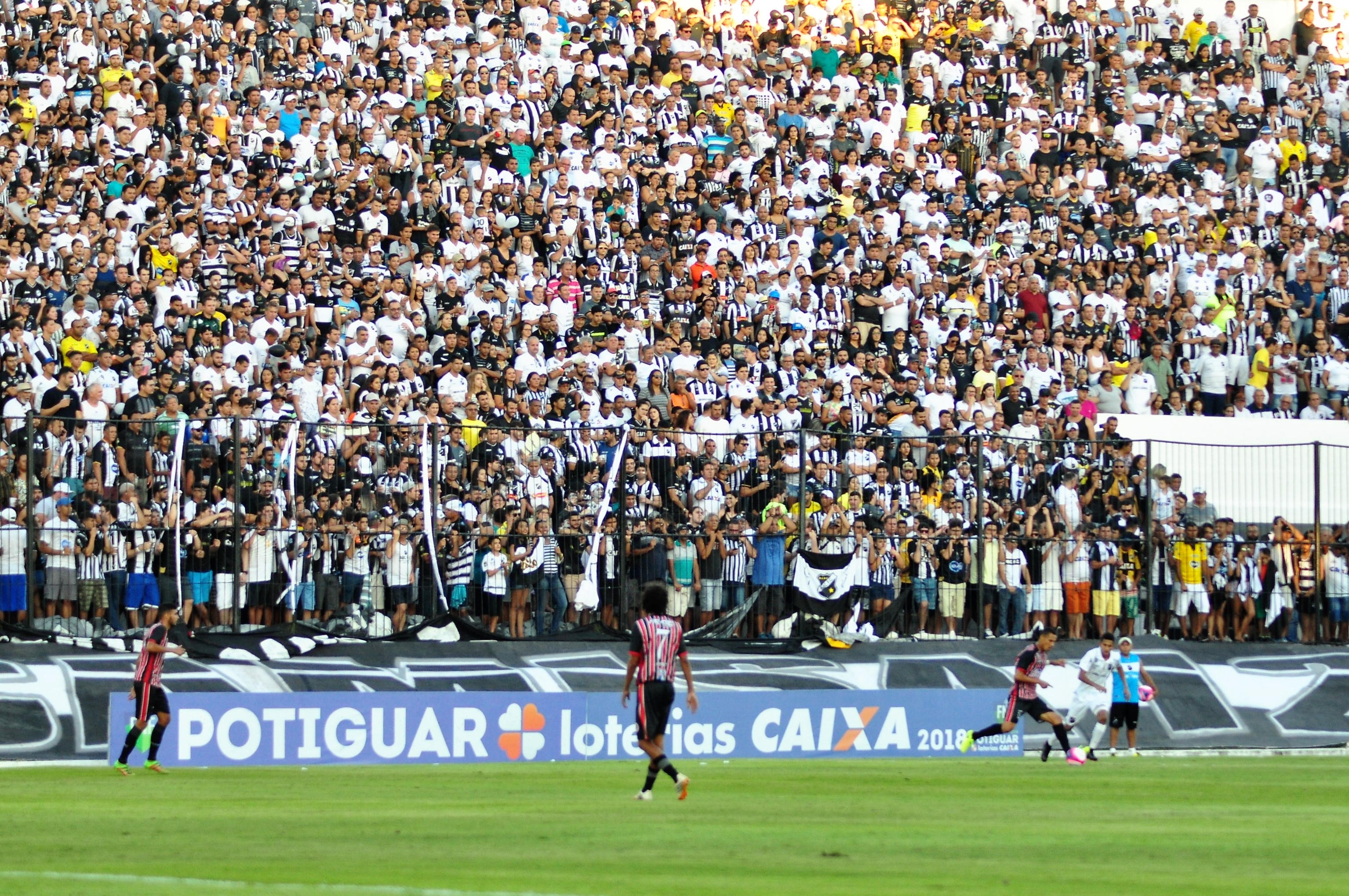 Torcida do ABC no estádio Frasqueirão