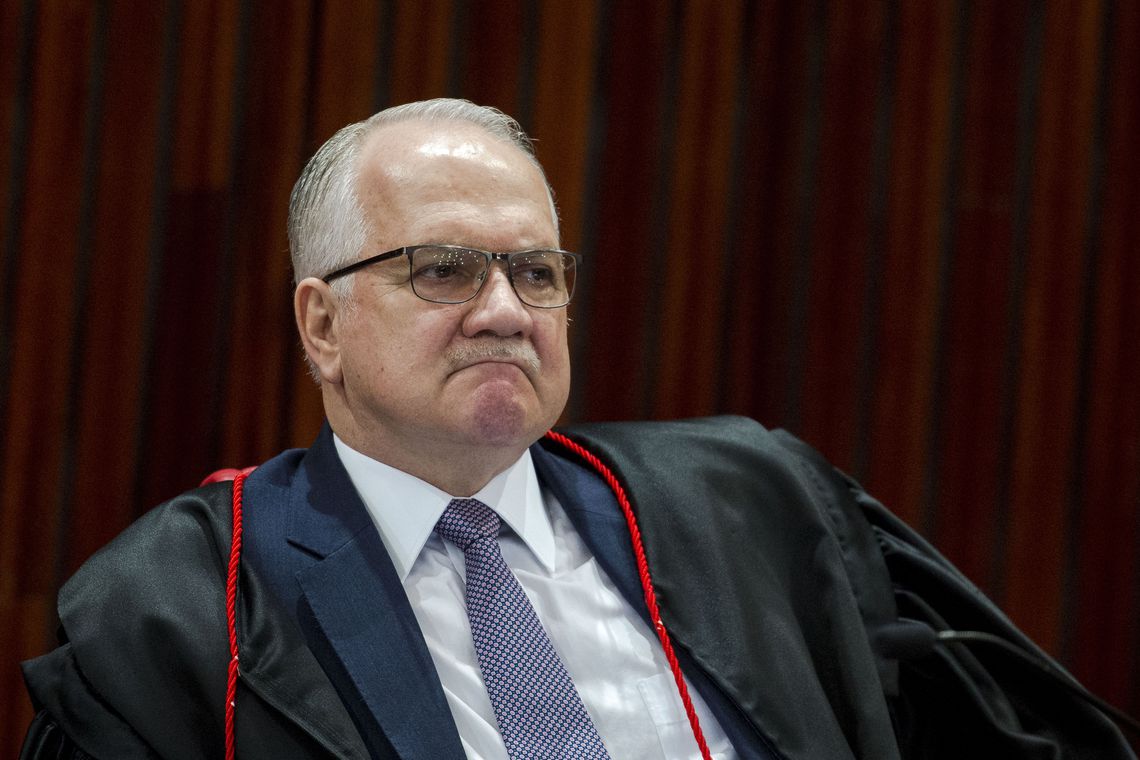 Fachin assume investigação contra Moraes e pede dados dos casos Master e INSS