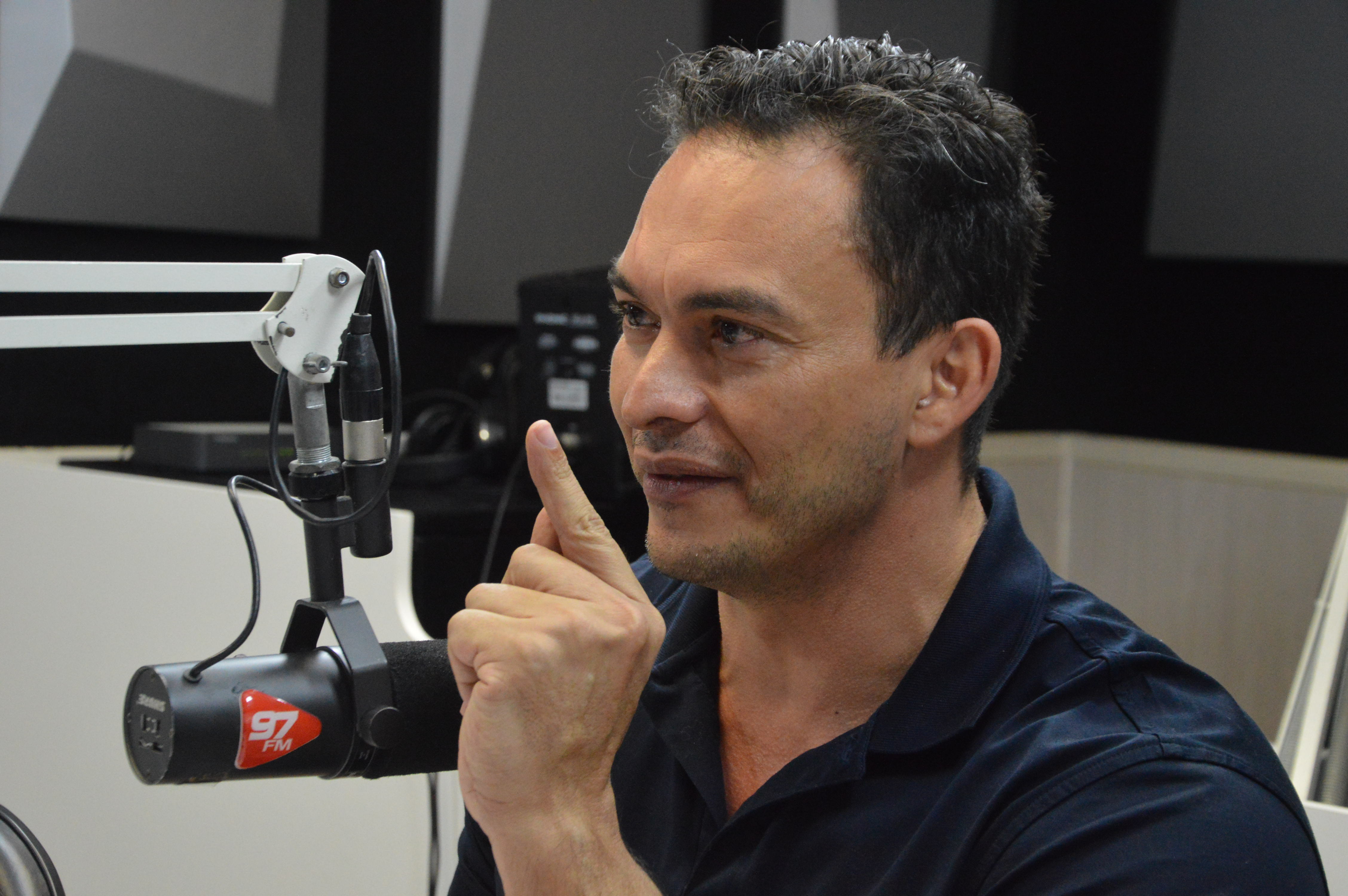 "Dar fuzil a alguém pode ser normal no Iraque, que vive em guerra", diz Styvenson - Agora RN