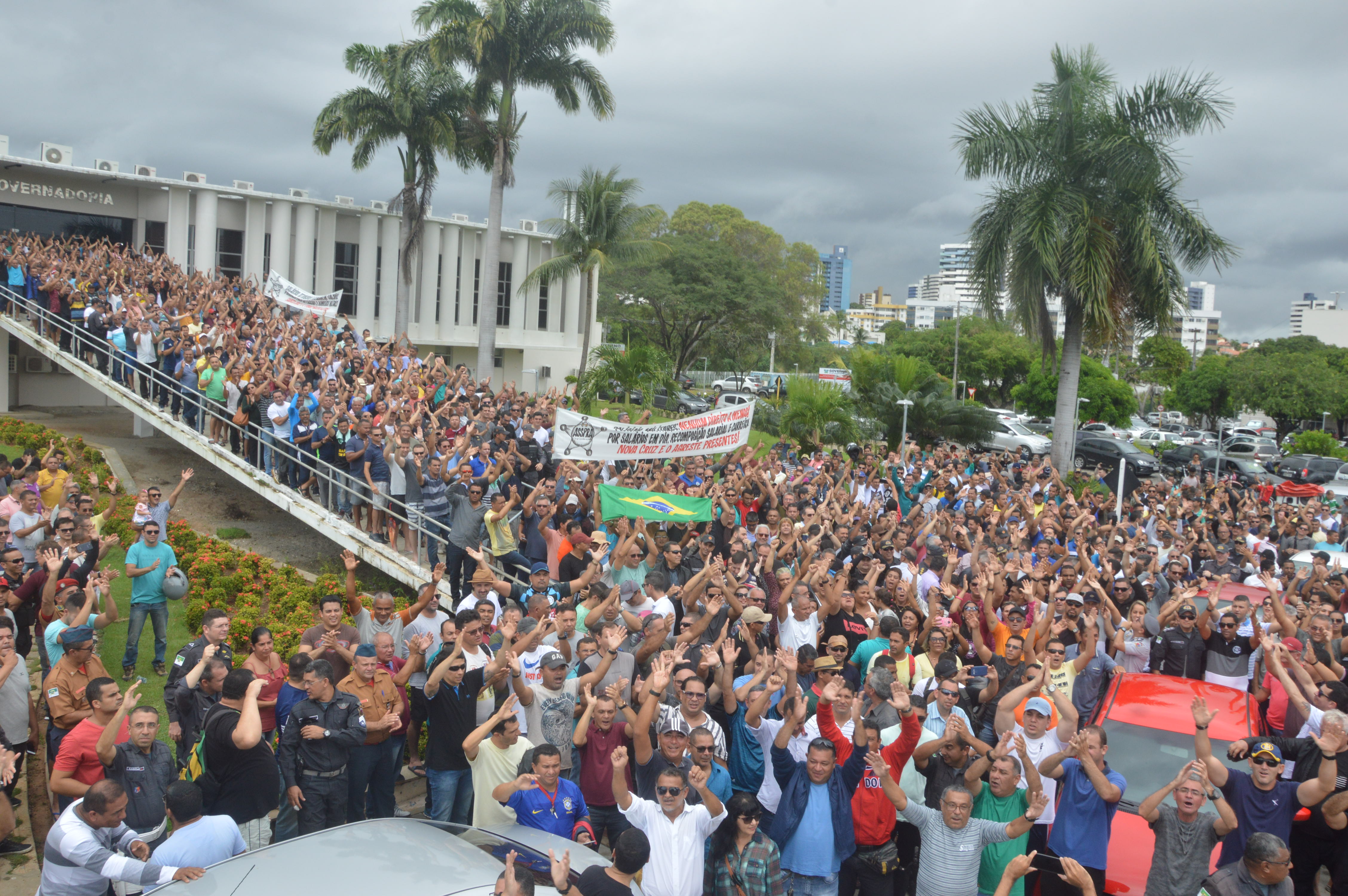 PMs e bombeiros prometem nova greve em julho se promoções não forem pagas - Agora RN