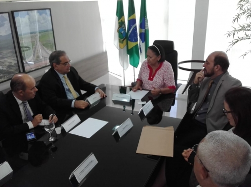 Álvaro Dias se reúne com Fátima e solicita cessão de prédios ao Município