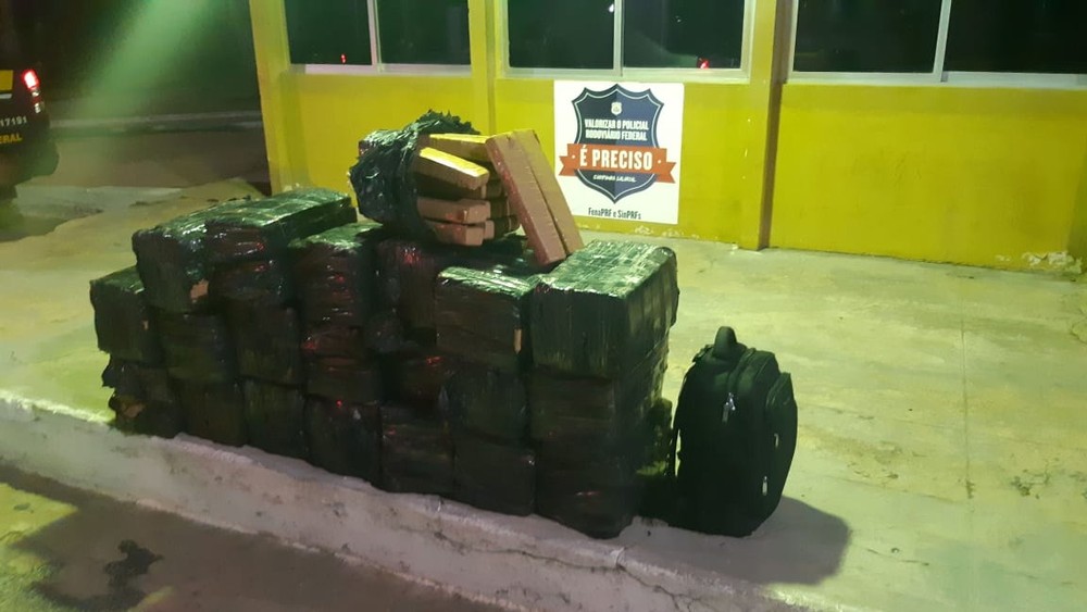 Polícia Rodoviária Federal apreende quase 300 Kg de maconha na BR-304