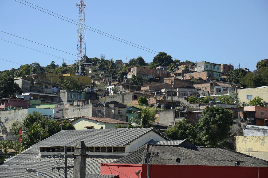 Polícia localiza cemitério clandestino usado por milícia em Queimados - Agora RN