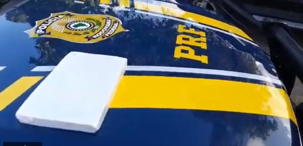 PRF prende mulher com um quilo de cocaína em ônibus na região Metropolitana