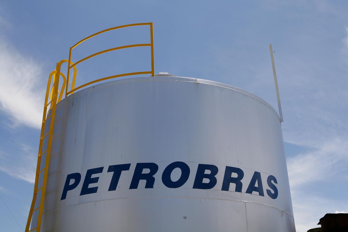 Petrobras aumenta em 2,5% preço da gasolina nas refinarias - Agora RN