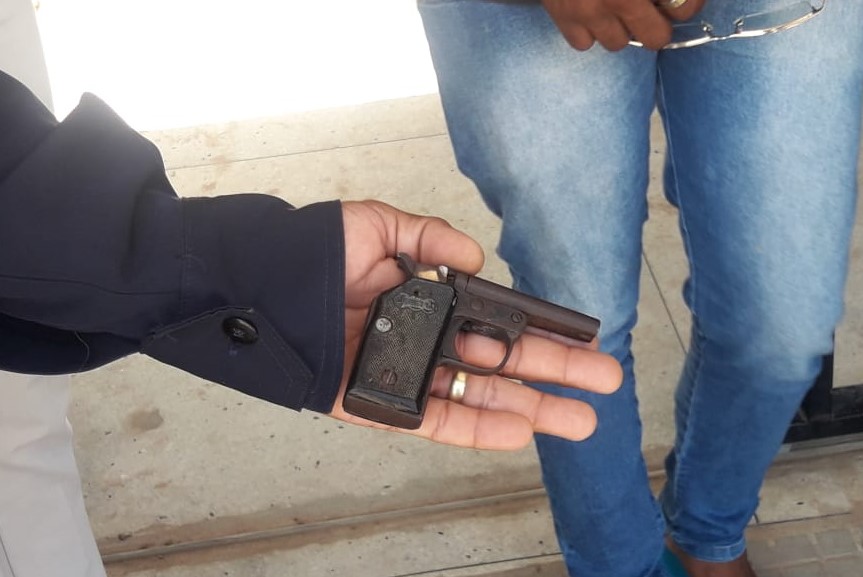 Guarda Municipal apreende arma de fogo com estudante em escola pública - Agora RN
