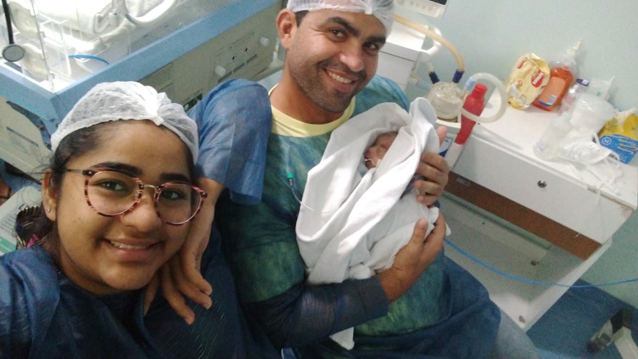 Mães cuidam dos bebês prematuros dentro da UTI em Natal - Agora RN