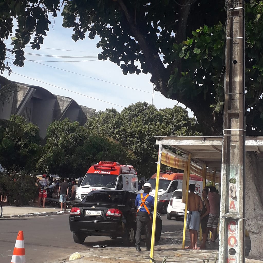 Homem com sinais de embriaguez perde controle de carro e atropela PM e três crianças na zona Norte de Natal