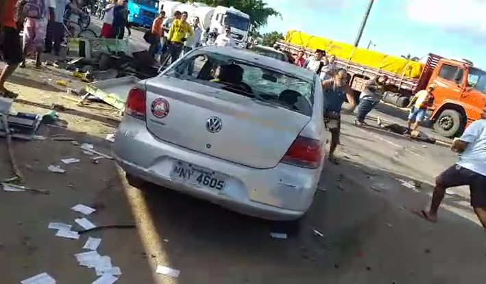 Populares apedrejam carro de motorista bêbado que matou trabalhador na BR-101; VÍDEO - Agora RN