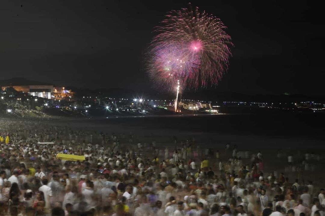 Prefeitura vai processar empresa que não forneceu balsa para queima de fogos em ponta negra | notícias do rio grande do norte Prefeitura vai processar empresa que não foRio Grande do Norteeceu balsa para queima de fogos em Ponta Negra - Agora RN