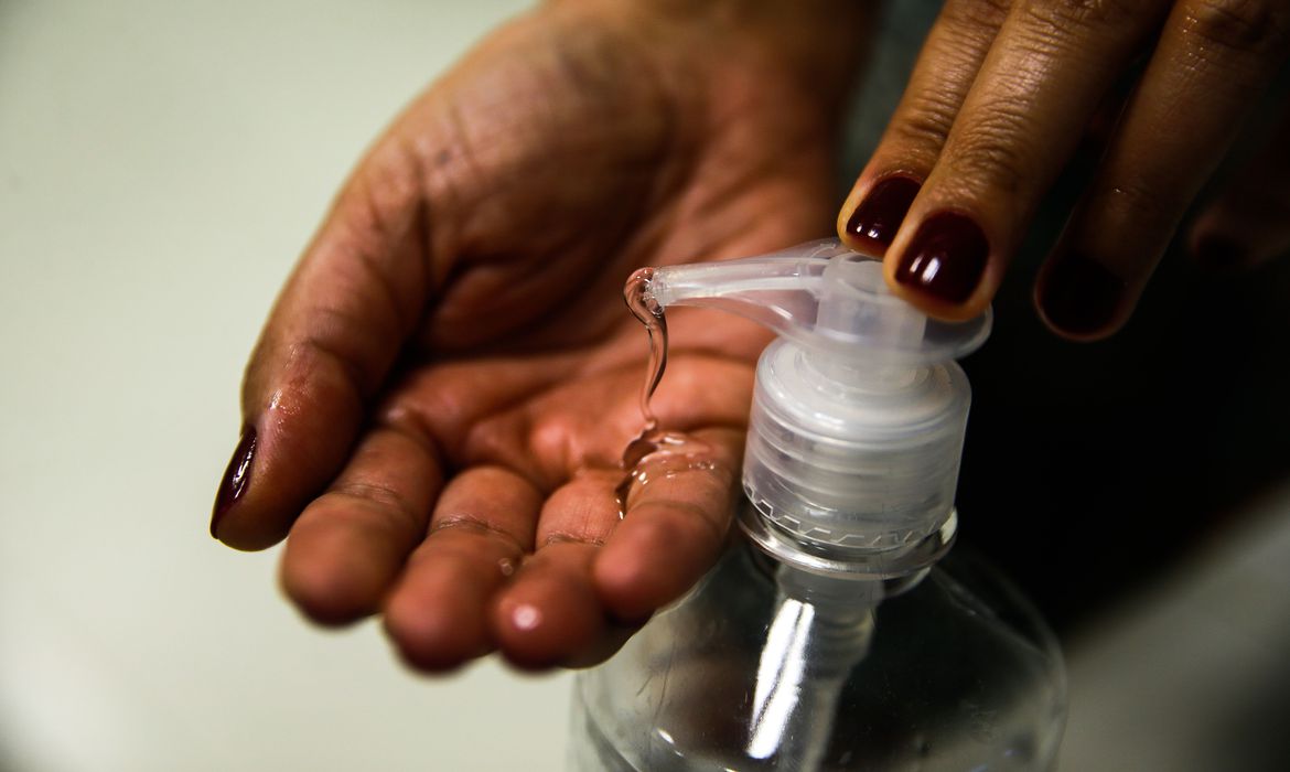 Projeto de lei obriga empresas de ônibus a ofertarem álcool em gel - Agora RN