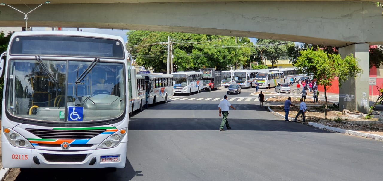 Natal tem ônibus parados em três pontos da cidade na manhã desta sexta (8) - Agora RN