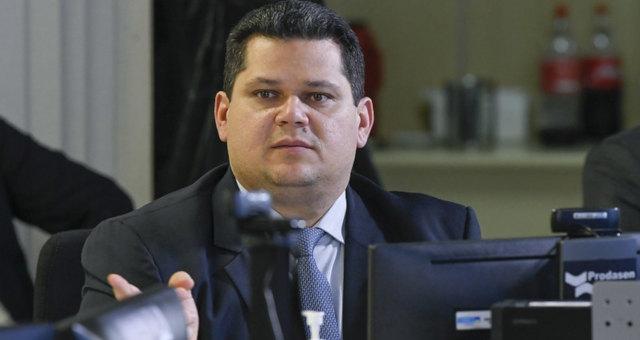 Alcolumbre devolve MP que dava poder a Weintraub para nomear reitores