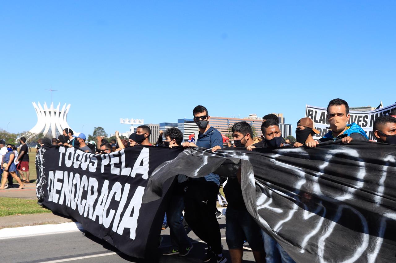 Torcida do abc integra ato contra bolsonaro neste domingo (14) | notícias do rio grande do norte Torcida do ABC integra ato contra Bolsonaro neste domingo (14) - Agora RN