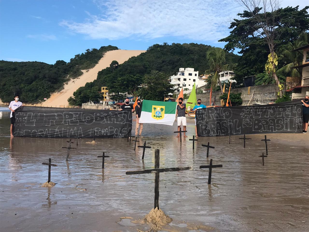 MBL-RN faz ato em Ponta Negra em protesto às mortes por Covid-19 no Brasil - Agora RN