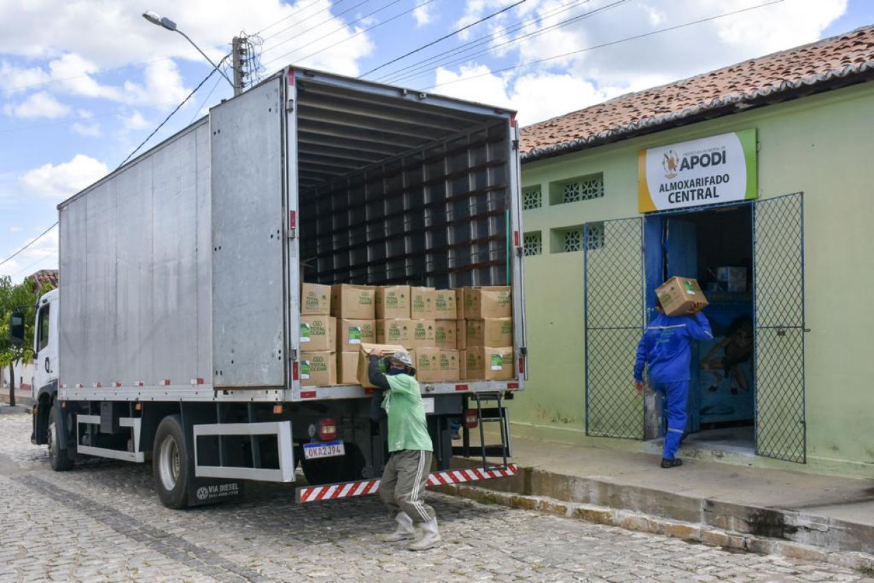 Apodi recebe 8 mil litros de álcool 70% e 2 mil máscaras cirúrgicas