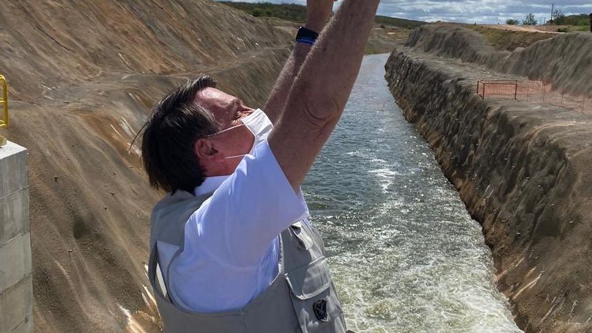 Ao lado de deputados do Centrão, Bolsonaro inaugura obra iniciada pelo PT no CE - Agora RN