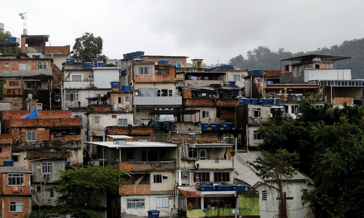 Mais da metade das pessoas nas favelas não se previne contra Covid-19 - Agora RN