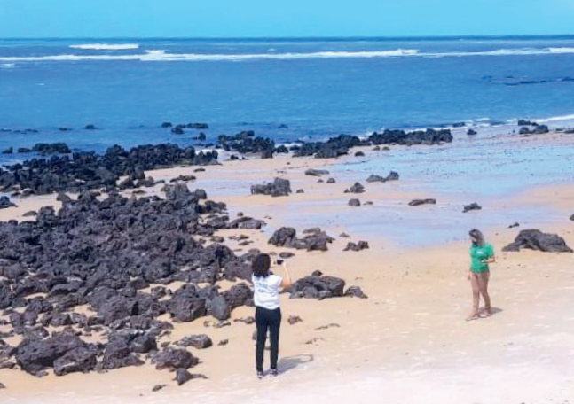 Manchas de óleo voltam a aparecer em praia do litoral do Rio Grande do Norte