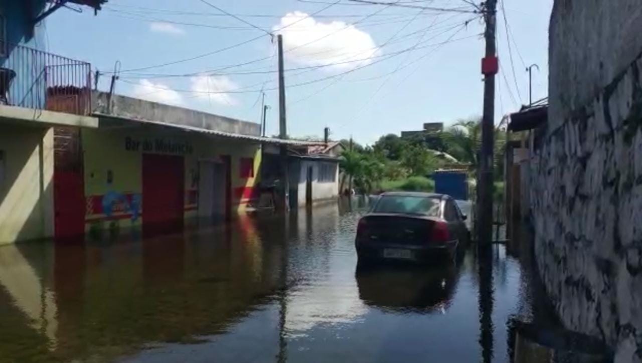 Moradores cobram prefeitura do natal após casas inundadas pela lagoa do jiqui | notícias do rio grande do norte Moradores cobram Prefeitura do Natal após casas inundadas pela Lagoa do Jiqui - Agora RN
