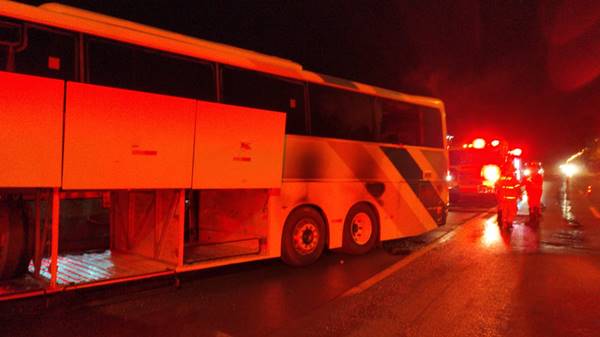 Ônibus que iria de Goiânia para Natal pega fogo na BR-060 - Agora RN