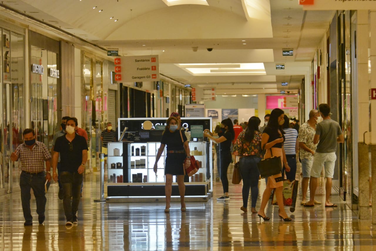 Veja fotos do primeiro dia de reabertura de shoppings em Natal - Agora RN