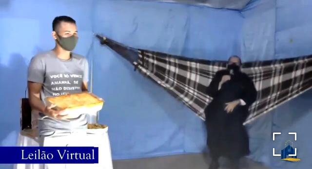 Padre do RN vira meme nas redes sociais ao leiloar lasanha e fazer live balançando na rede - Agora RN