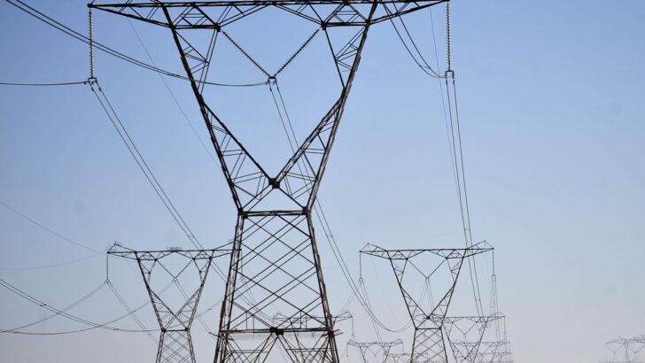 Torres e linhas de transmissão de energia elétrica integrantes do sistema nacional