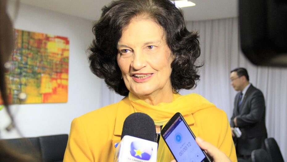 Professora Eleika desiste de candidatura a vereadora e planeja retorno ao IDE