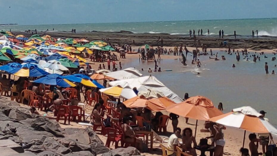 Turistas reclamam da péssima infraestrutura da Praia do Meio - Agora RN