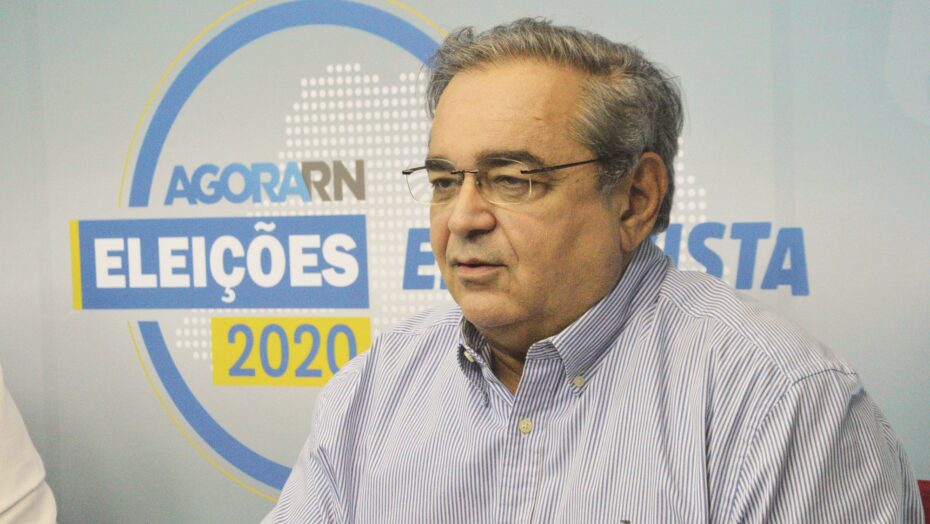 Álvaro promete que, se reeleito, não renunciará e diminuirá número de secretarias