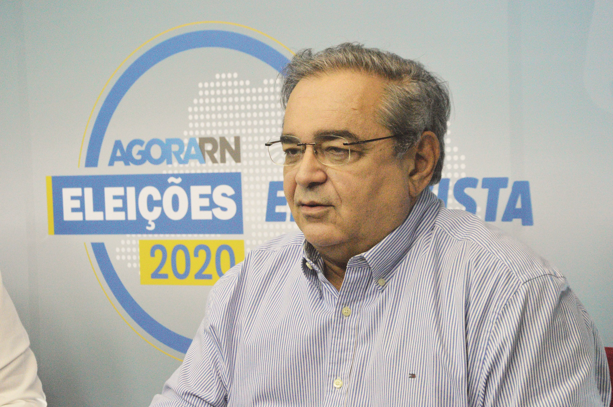 Álvaro promete que, se reeleito, não renunciará e diminuirá número de secretarias