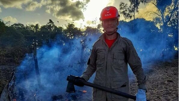 Corpo de bombeiros do rn controla incêndio florestal em ceará-mirim