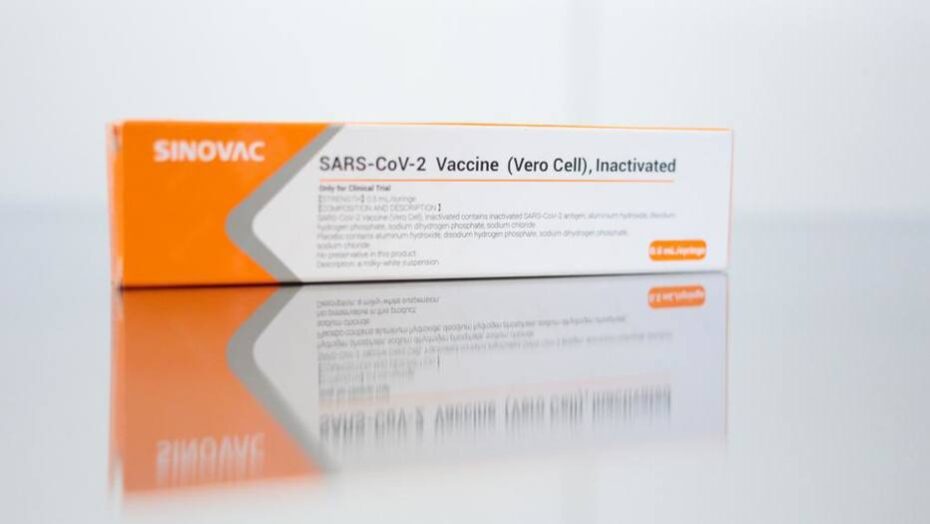 Anvisa autoriza retomada dos testes da vacina coronavac