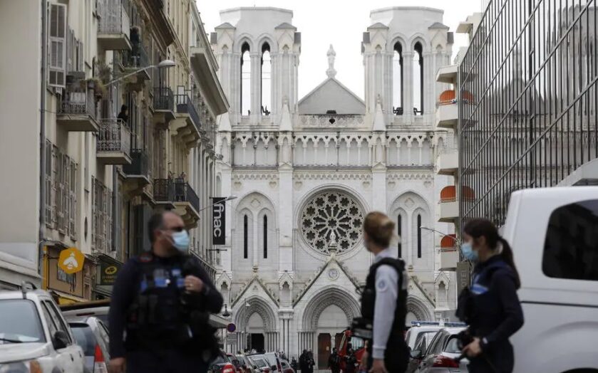 França abre investigação contra 76 mesquitas suspeitas de fomentar o extremismo