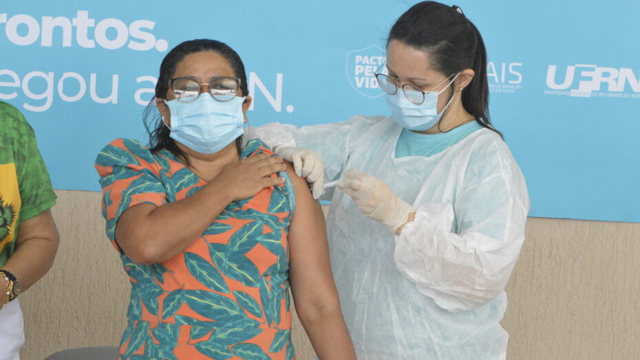 No primeiro dia de campanha, oito pessoas são vacinadas contra a covid-19 no Rio Grande do Norte