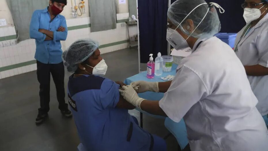 Índia se prepara para imunização em massa com simulações de vacinação contra covid-19